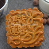 双黄莲蓉 Lotus Paste Mooncake with 2 Yolks