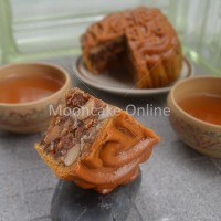 金腿肉月 Assorted Nuts Mooncake with Chinese Ham