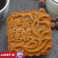 双黄莲蓉 Lotus Paste Mooncake with 2 Yolks